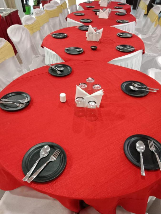 Hotel R K Palace Bhopal Bagian luar foto
