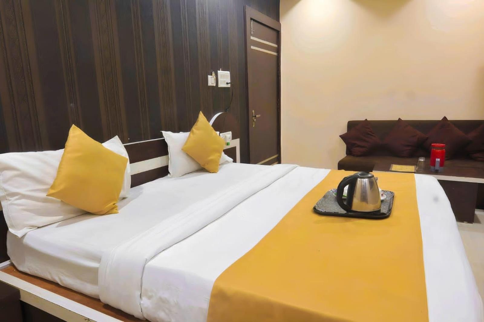 Hotel R K Palace Bhopal Bagian luar foto
