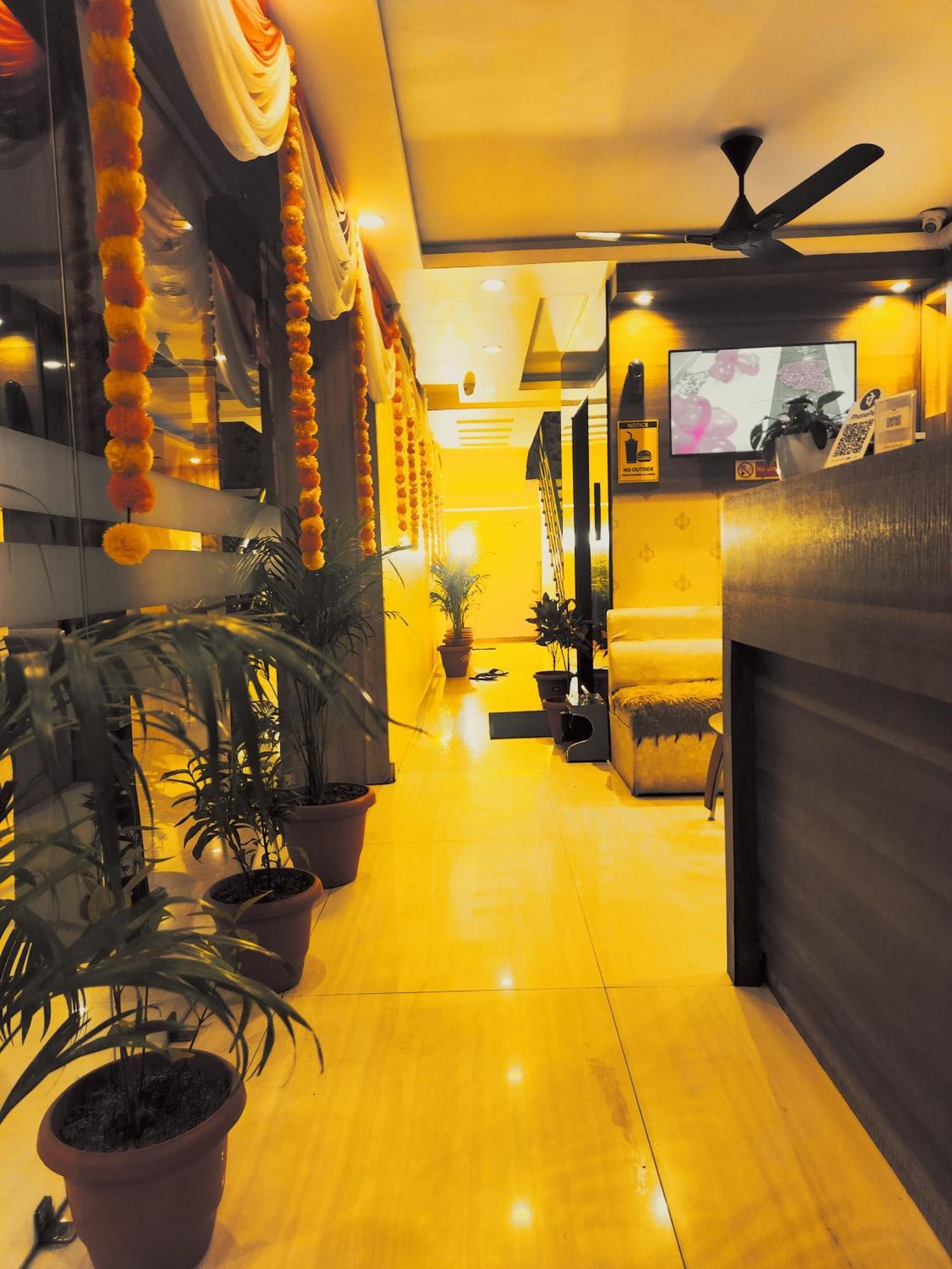 Hotel R K Palace Bhopal Bagian luar foto
